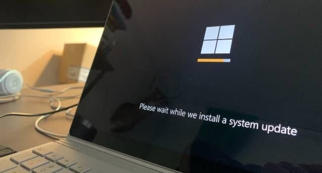 Windows 10 Installationsansicht auf einem Laptop