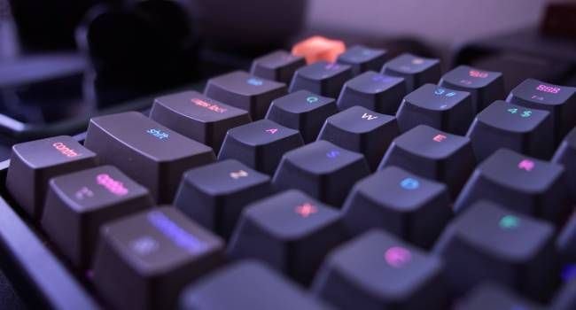Eine LED beleuchtete Tastatur