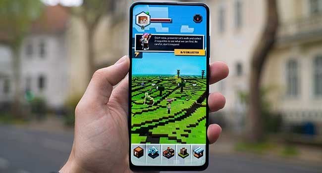 Das Computerspiel Minecraft auf einem Smartphone