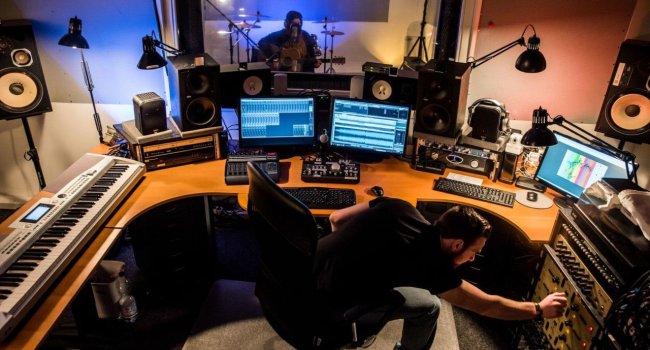 SONGS & WHISPERS STUDIO in Bremen Gröpelingen SONGS & WHISPERS STUDIO in Bremen Gröpelingen