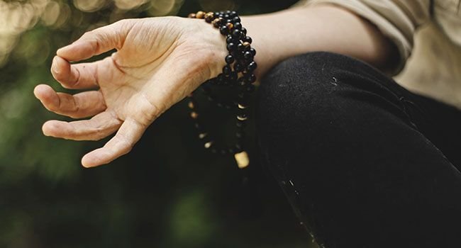 Eine Qigong basierte Sitzhaltung
