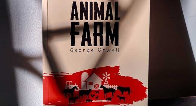 Buch von George Orwell mit dem Titel Animal Farm