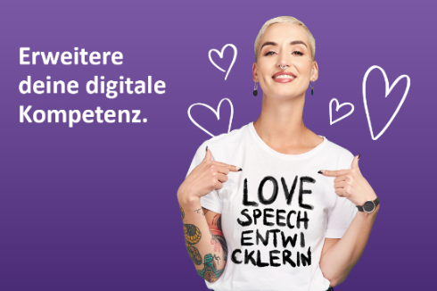 Eine Person mit T-Shirt Schrift Love Speech Entwicklerin